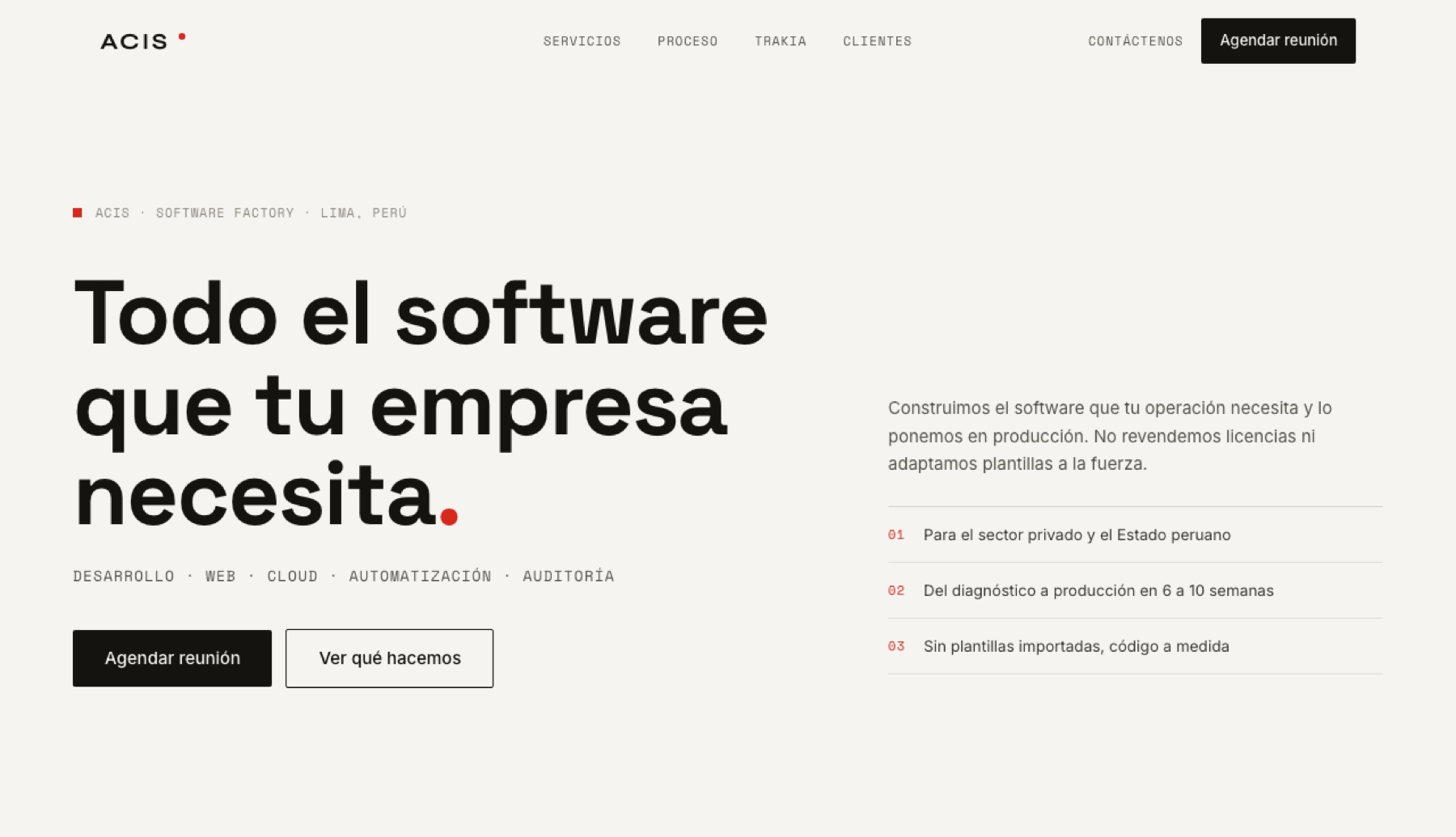 Portada del sitio de ACIS: el titular «Todo el software que tu empresa necesita» en negro sobre fondo hueso, con la lista de servicios y dos botones debajo.